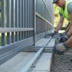 Jaki beton na fundament ogrodzenia? Wybierz mądrze, uniknij problemów