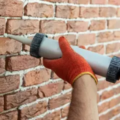 Czym fugować starą cegłę, aby uniknąć błędów i uzyskać efekt?