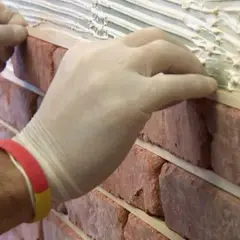 Jak układać cegłę dekoracyjną z fugą - uniknij najczęstszych błędów