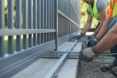 Jaki beton na fundament ogrodzenia? Wybierz mądrze, uniknij problemów