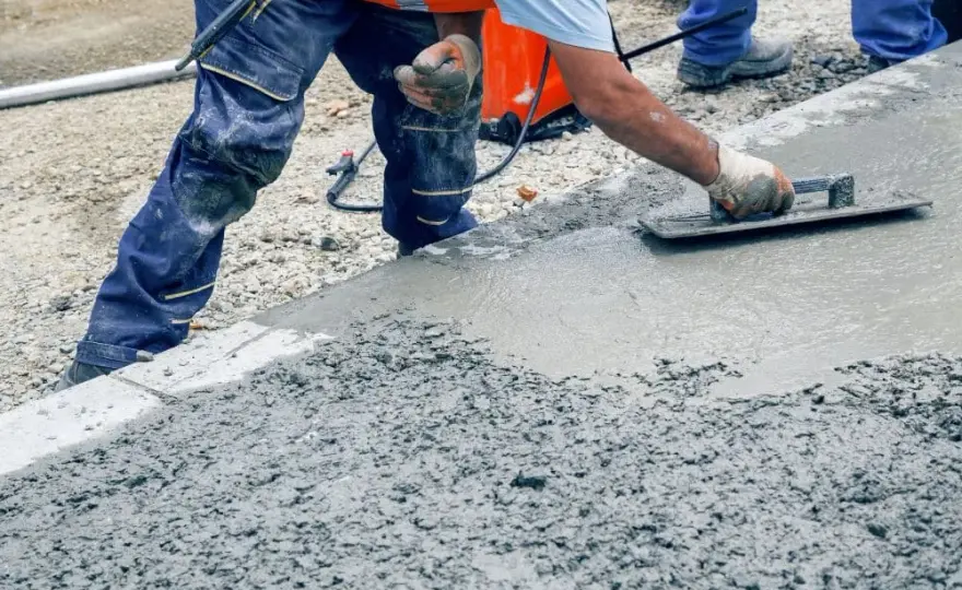 Jaką grubość wylewki na styropianie wybrać, aby uniknąć błędów?