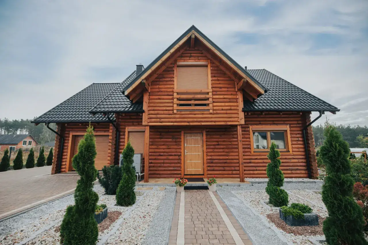 Zdjęcie Ile kosztuje budowa domu z bali drewnianych? Zaskakujące wydatki!